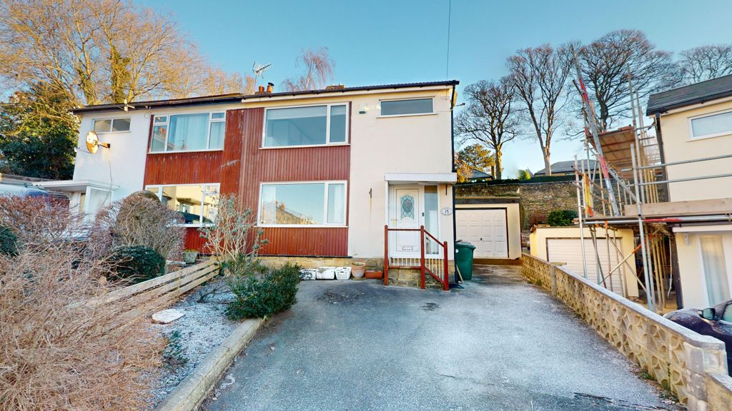 Property photo 1 of 17 15-Priory-Close-01052026_123940