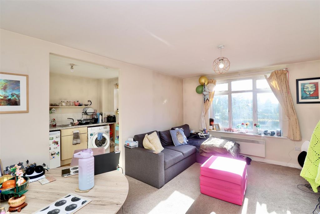 Property photo 2 of 6