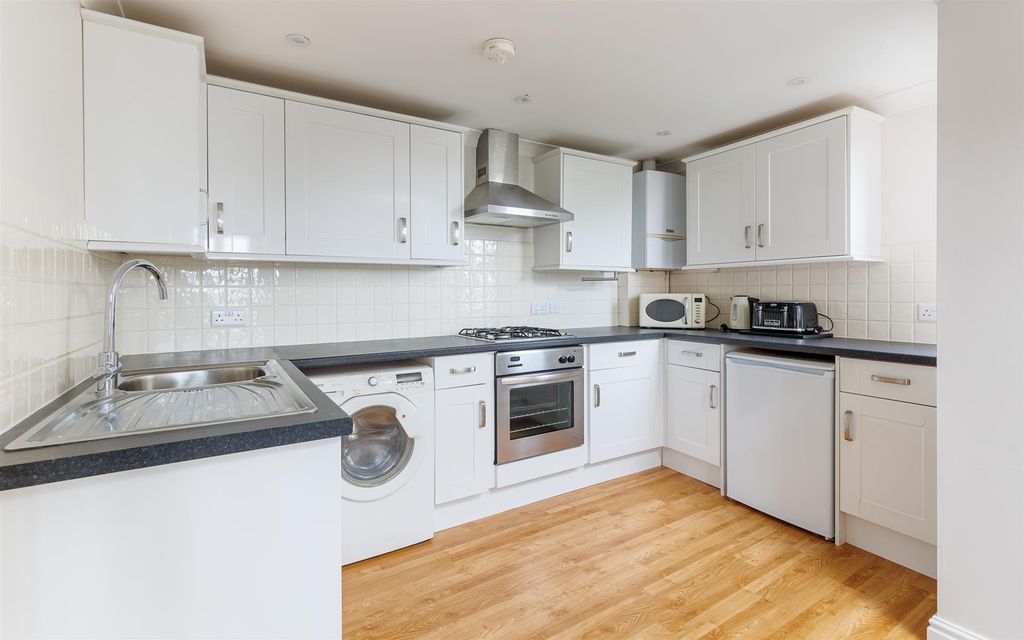 Property photo 2 of 11 Kitchen