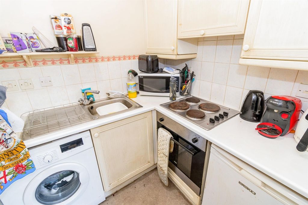 Property photo 3 of 12