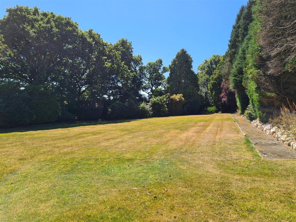 Property photo 3 of 12