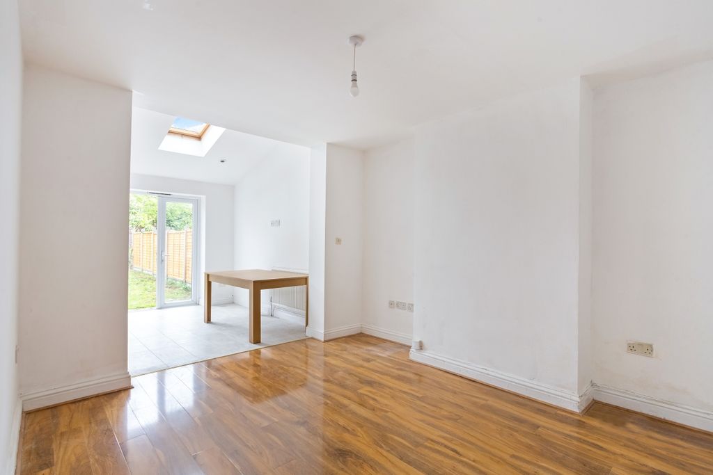 Property photo 3 of 17 46 Ballogie Avenu...