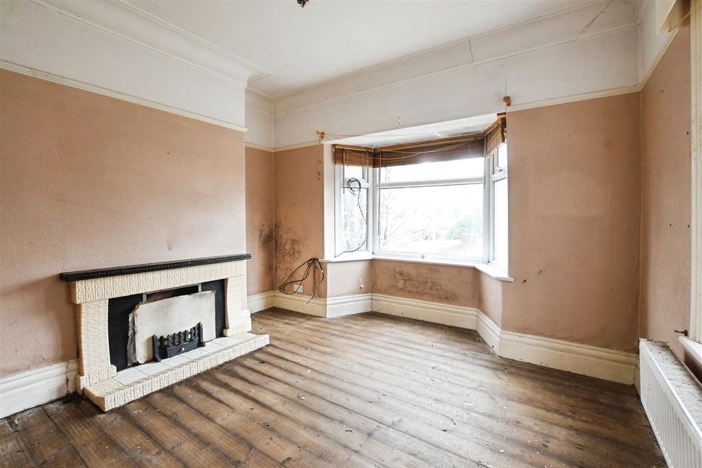 Property photo 3 of 8 Sitting Room/Dining Room