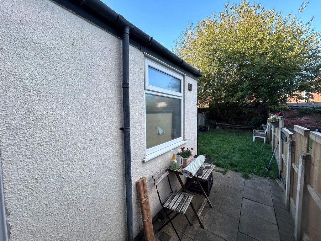 Property photo 2 of 8 Picture No. 21