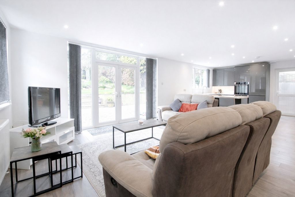 Property photo 2 of 16 Photo 12