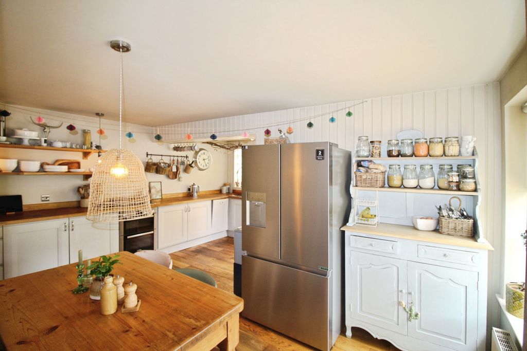 Property photo 3 of 25 Kitchen Diner