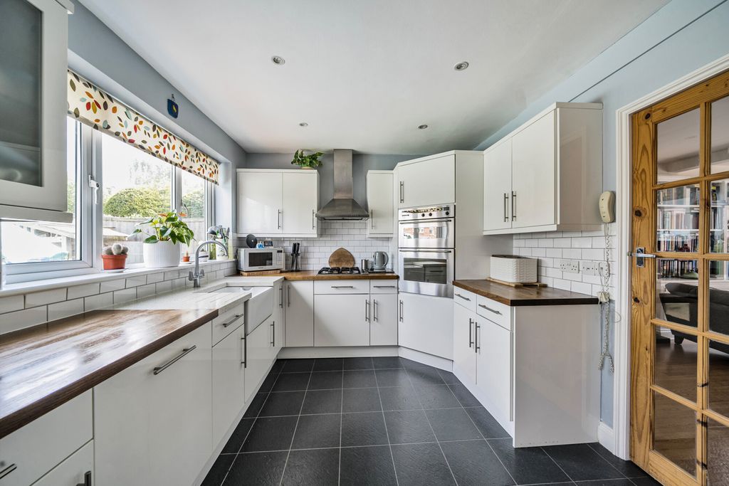 Property photo 2 of 22 1295962-23-68307d...