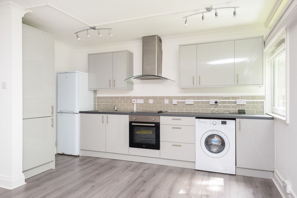 Property photo 2 of 12 4813026