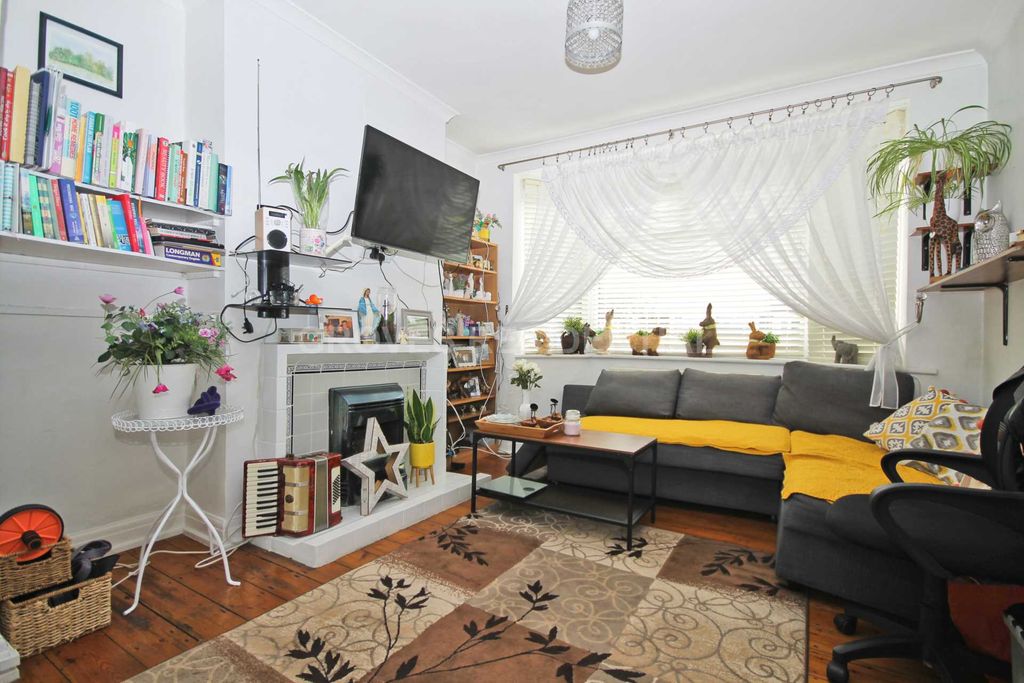 Property photo 3 of 12