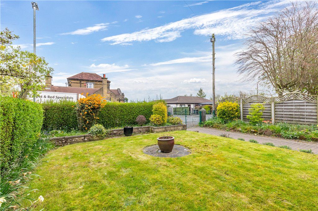 Property photo 2 of 21 Front Garden