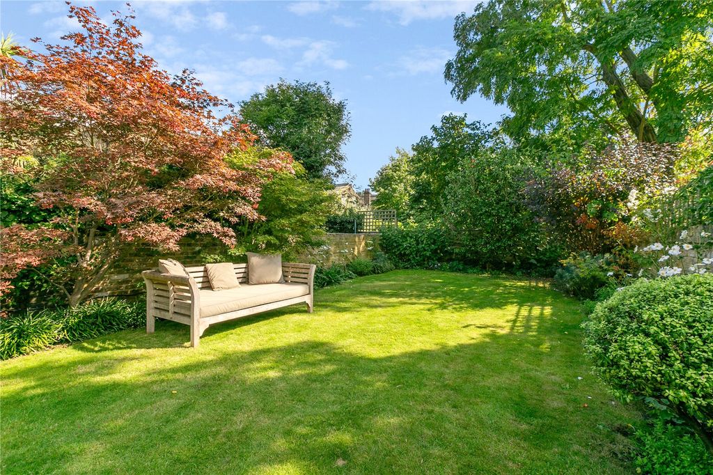 Property photo 3 of 13 Garden