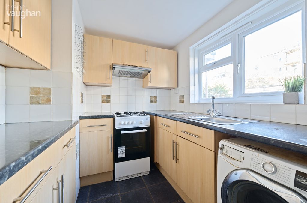 Property photo 2 of 8 Kitchen
