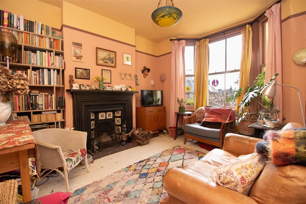 Property photo 2 of 20 Living Room