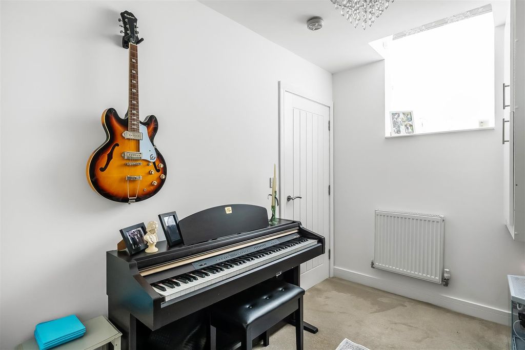 Additional image 9 of 3 bed flat for saleBridge Street, Leatherhead KT22