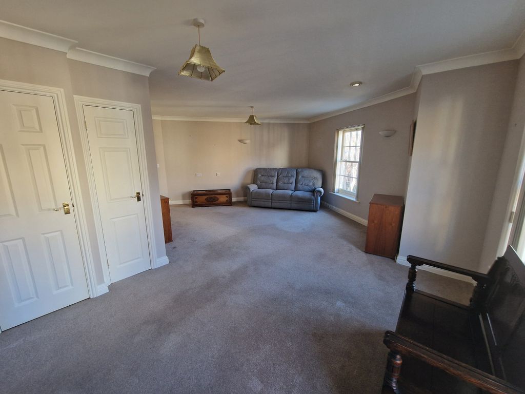 Property photo 3 of 9 Living Room