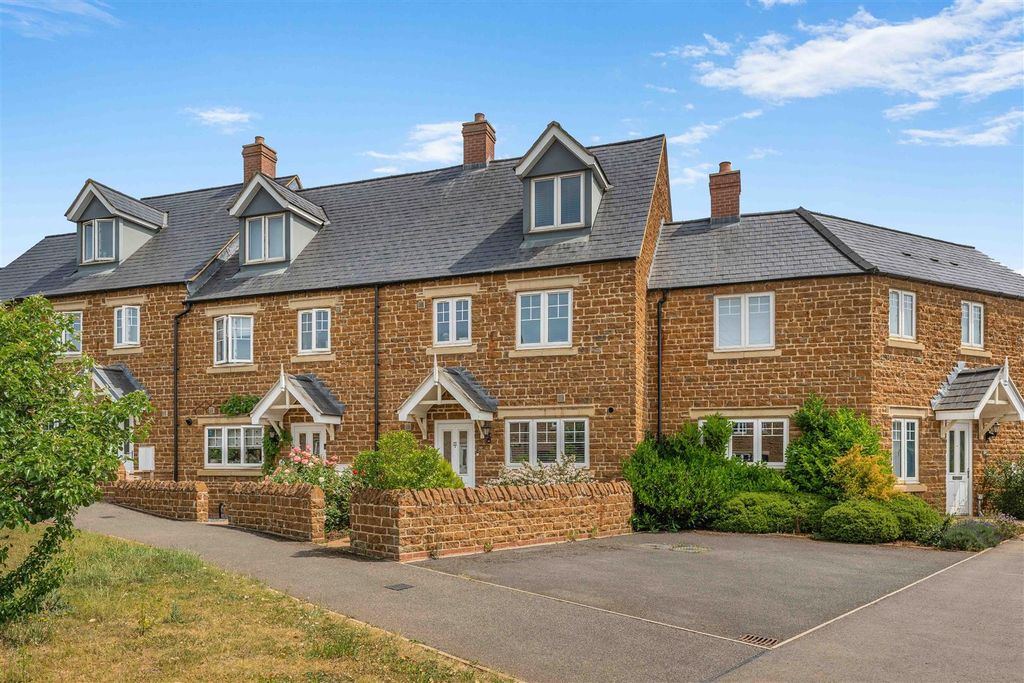 Property photo 1 of 16 26 Nickling Road, Banbury-2.Jpg
