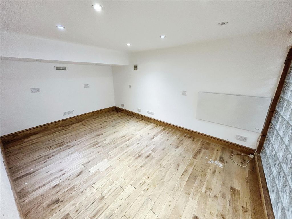 Property photo 3 of 8 Img_8707.Jpeg