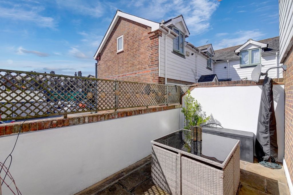 Property photo 2 of 31