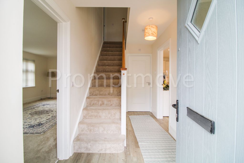Property photo 2 of 19 Na
