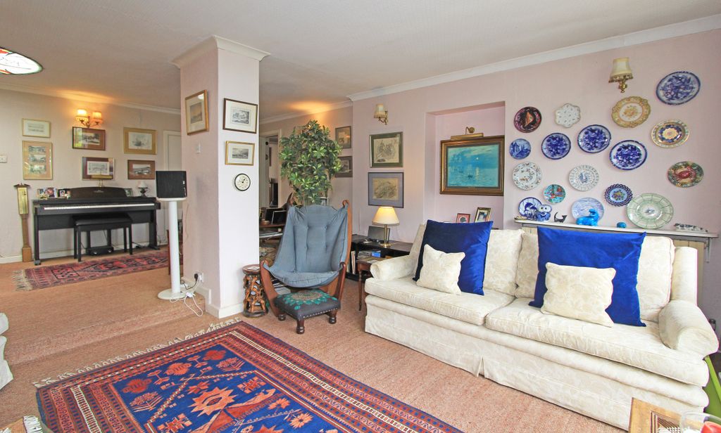 Property photo 3 of 18