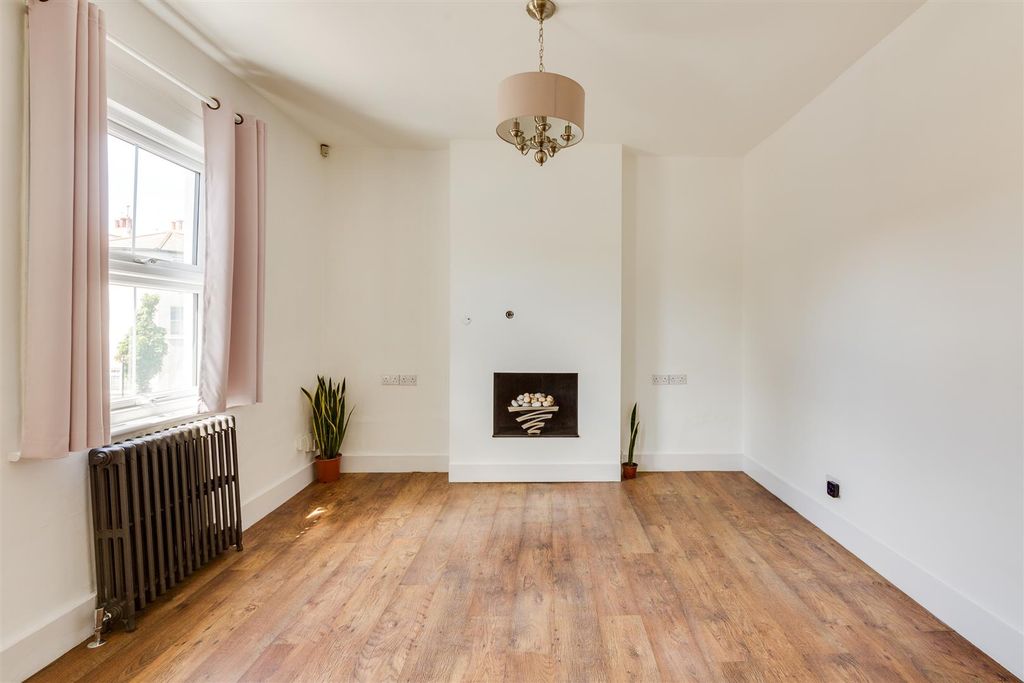 Property photo 2 of 9 Haydons Road, Sw19 1Hh-2