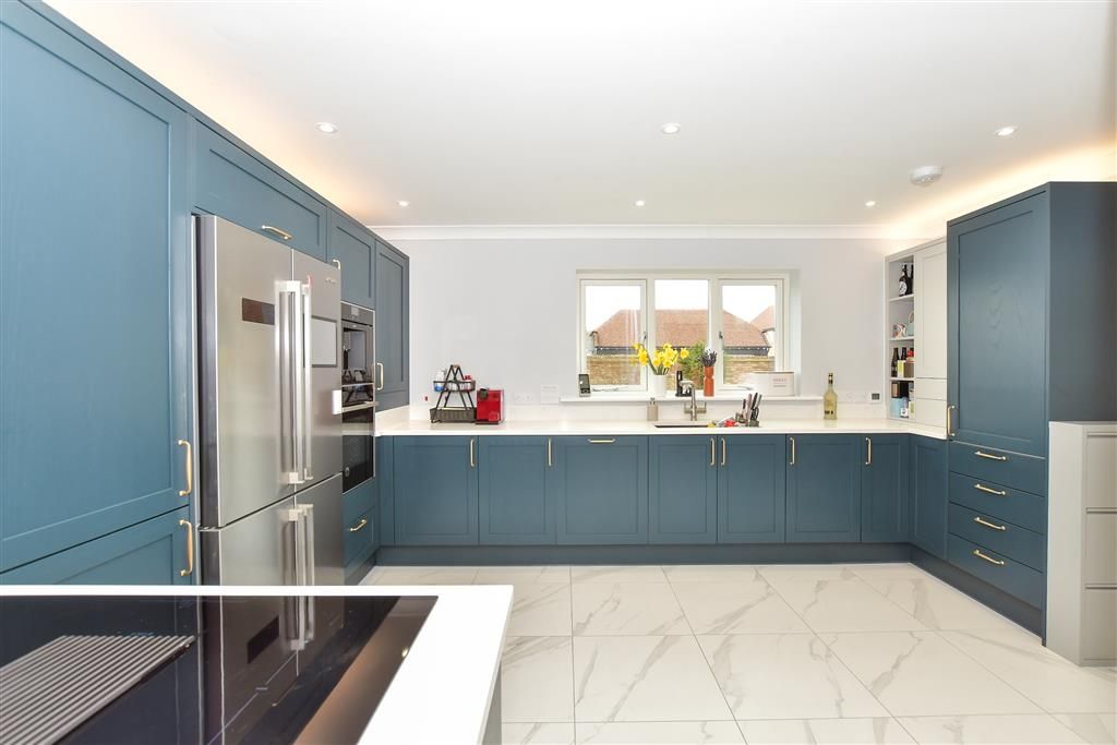 Property photo 1 of 17 Kitchen