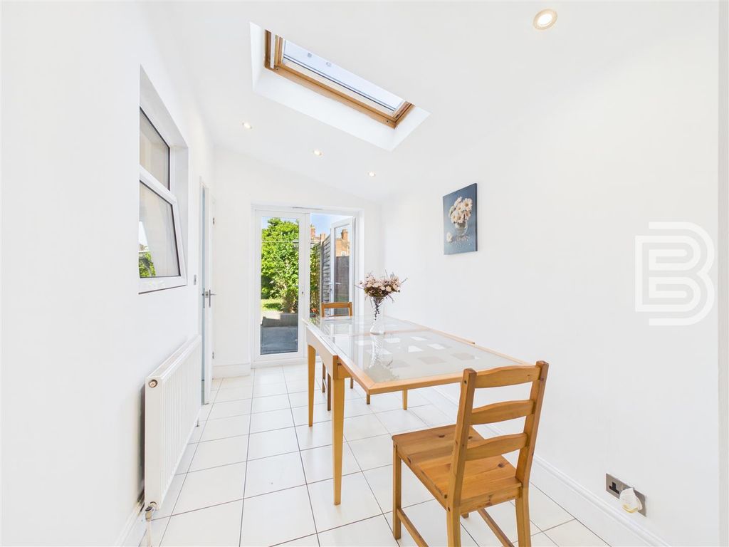 Property photo 2 of 18 Cam03823G0-Pr0137-Still009.Jpg