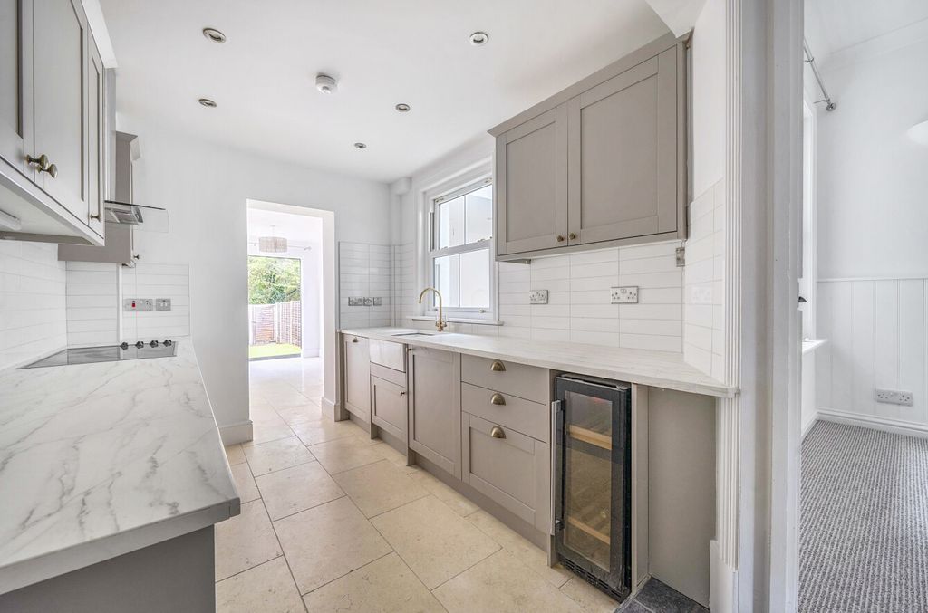 Property photo 2 of 17 1371929-14-68F795...