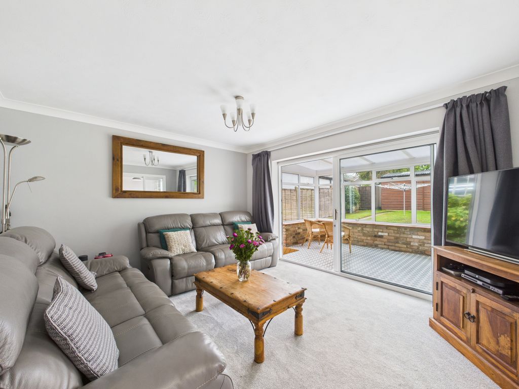 Property photo 3 of 15 Cam01354G0-Pr0587-Still010