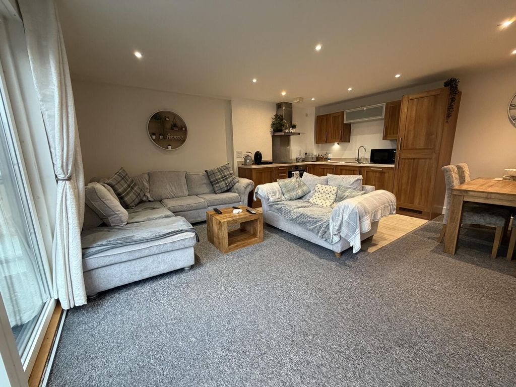 Property photo 1 of 18 Living Room
