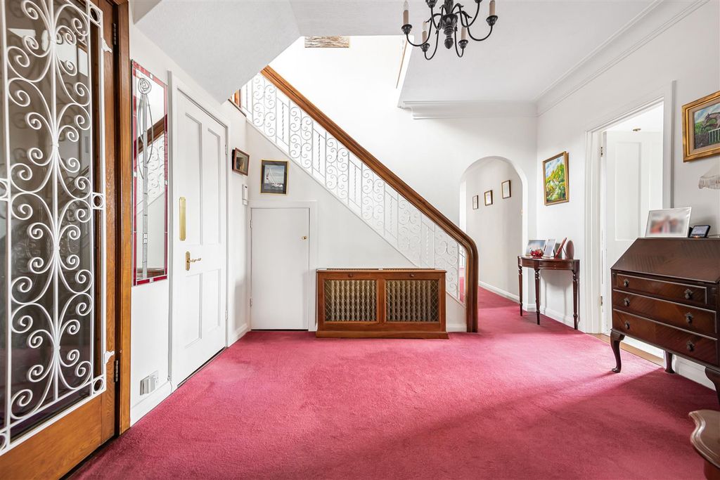 Property photo 2 of 41 18_92077.Jpg