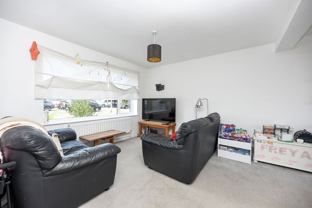 Property photo 2 of 12