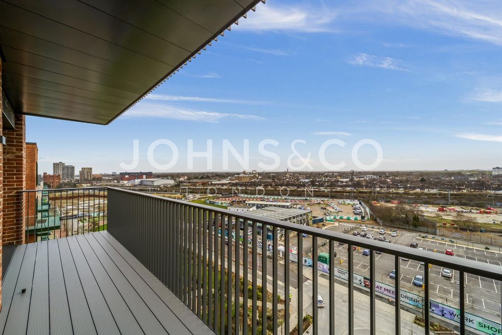 Property photo 3 of 25