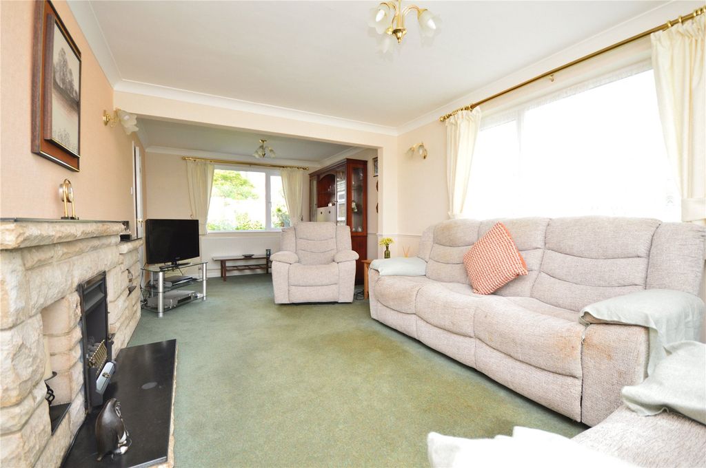 Property photo 3 of 22 Sitting/Dining Room