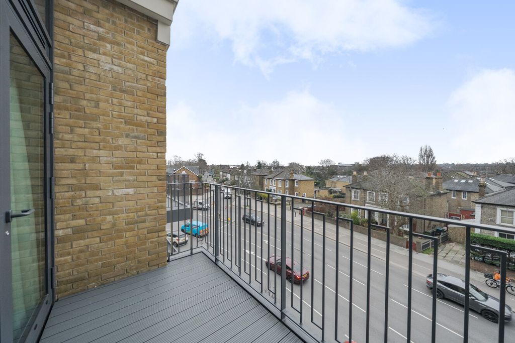 Property photo 3 of 10 1395141-10-694Ac8...