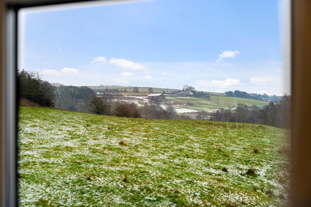 Property photo 3 of 33 Photograph 2