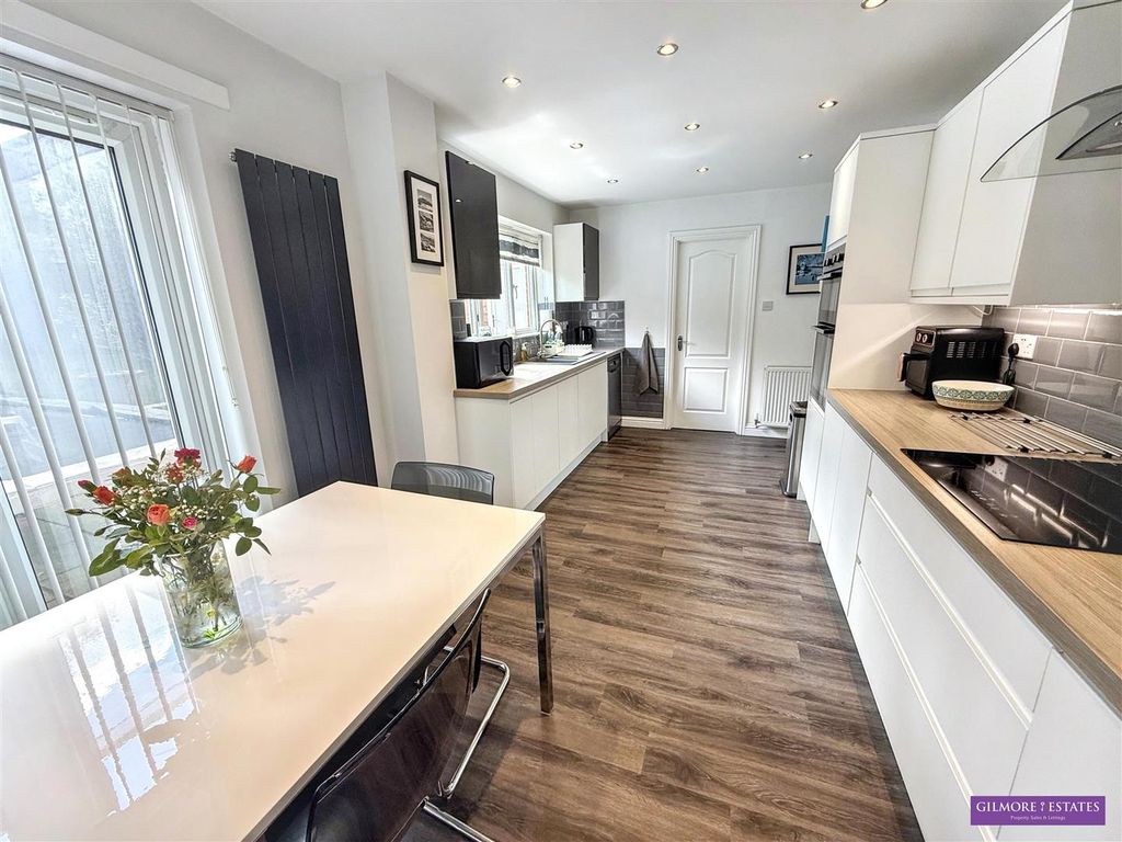 Property photo 2 of 15 Dining Kitchen