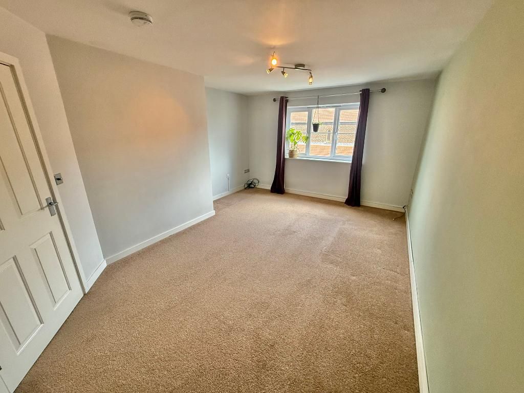 Property photo 3 of 7 Lounge/Dining