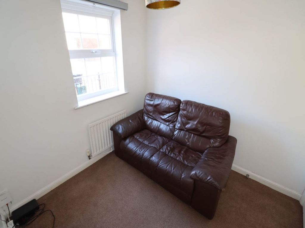 Property photo 3 of 10 6c3Ca049-3762-46E8-B21F-A29c27399305