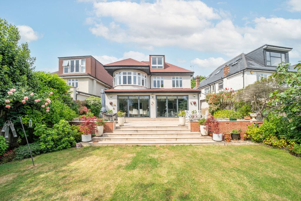 Property photo 2 of 25