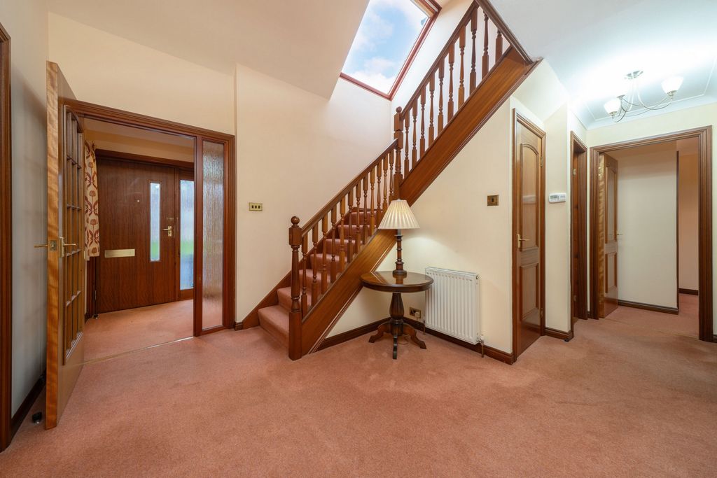 Property photo 2 of 34 Photo 9