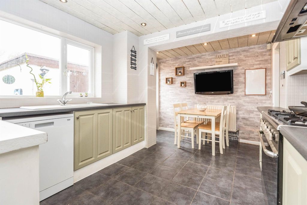 Property photo 3 of 12 Kitchen
