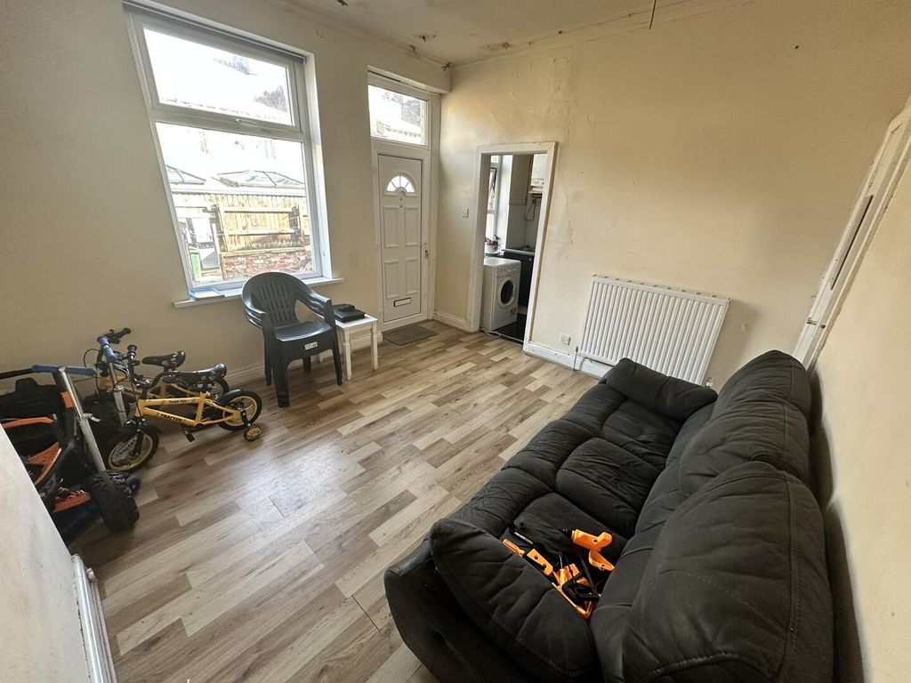 Property photo 2 of 6 Living Room