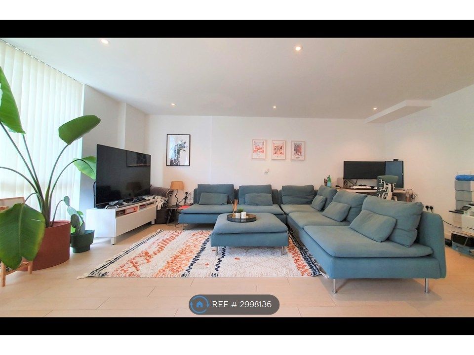 Property photo 1 of 10 Living