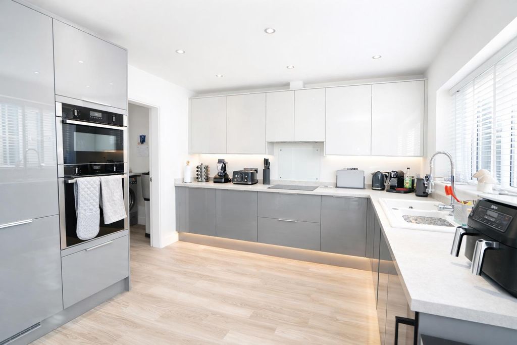 Property photo 3 of 23 Kitchen Best.Png