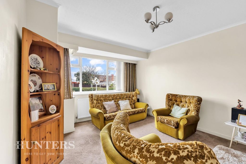 Property photo 2 of 21 Lounge