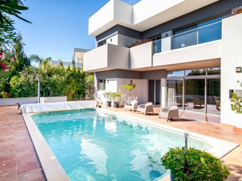 Property photo 1 of 30