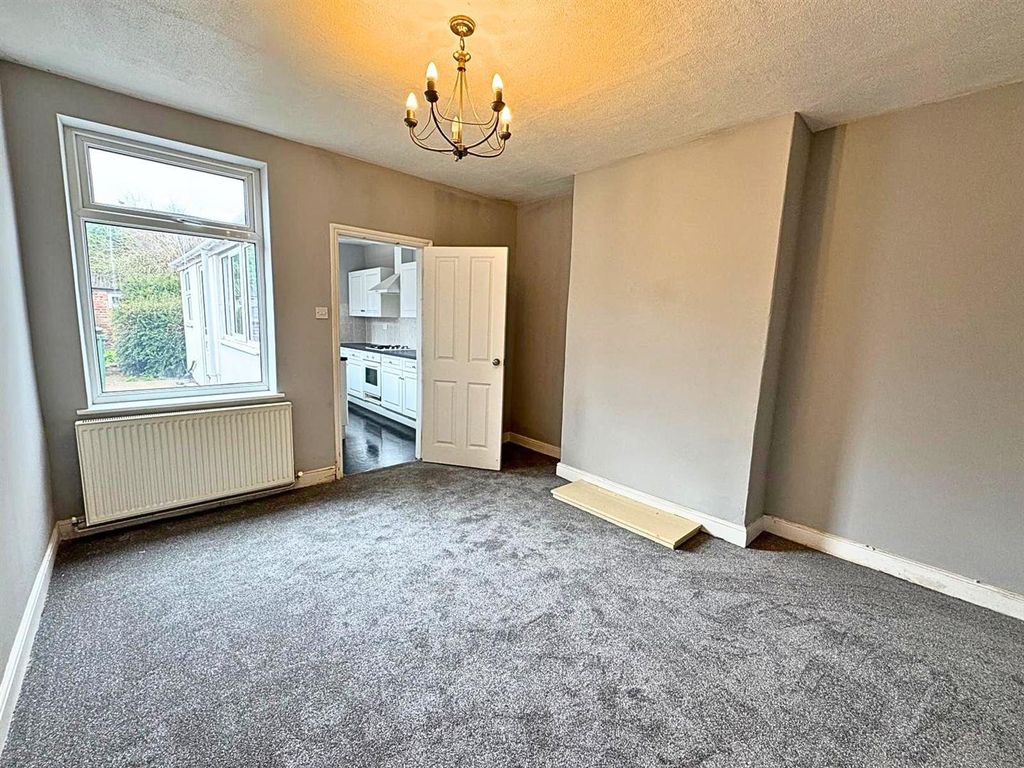Property photo 3 of 11 Dining Room