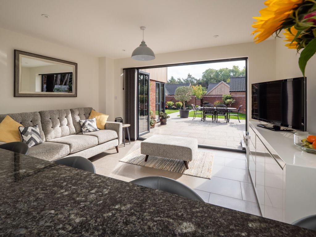 Property photo 3 of 22 1Baldwinclose-41