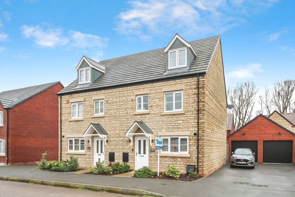 Property photo 1 of 33 Front